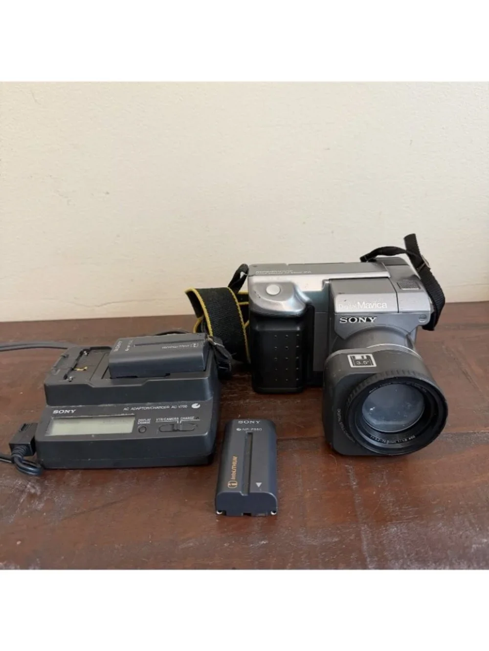 Sony Mavica MVC FD91 Digital Camera Bundle Battery Charger Bag Untested